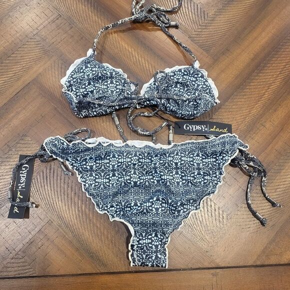 Gypsy05 Desha Ruffled Triangle bikini top & bottom - Picture 2 of 6
